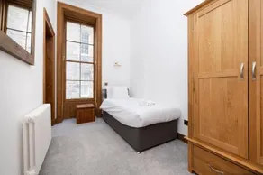 5 Georgian Apartment - Image 5