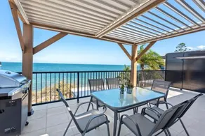 Bay Vista Two Bedroom Waterfront Apartment - Image 5