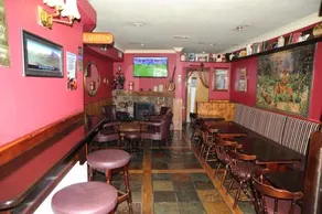 Laune & Taylors Bar B&B - Image 4