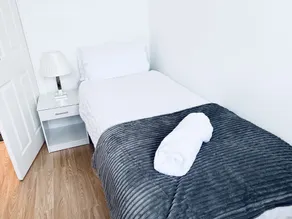 Stays with Bels Short Lets Serviced Accommodation Nottingham contractors & Leisure up to 7 guests - Image 5