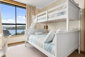 The Bay Waterfront home 10 min to CBD Sleeps 9 - Image 4