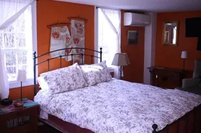 Henrietta House Bed and Breakfast - Image 2
