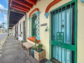 Charming Townhouse Steps from Newcastle Beach - Image 2