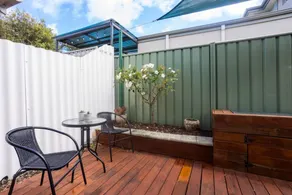 Lovely 1BR in Beachy Scarborough - Image 5