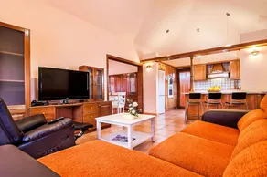 Orange Light villa with heated pool - Image 3