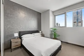 Central 2-Bed with Parking & Stunning Views - Image 3