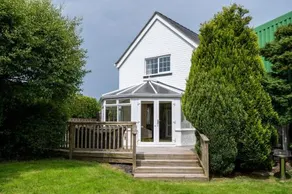 Mountain View - Two Bedroom House, Sleeps 5 - Image 2