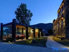 Black Stone Hotel - Image 2