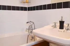 Riverside Cottage - Image 3