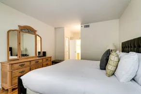 Wonderful 3 Bedroom Condo in the Heart of Aventura - Image 5