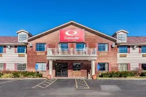 Econo Lodge Inn & Suites - Image 1