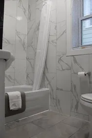 Travellers Hotel - Image 3