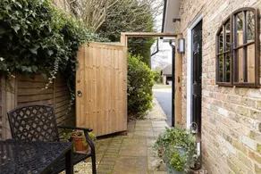 1 Bed Studio Sleeps 2 -Patio -Garden -Dogs Ok - Image 3