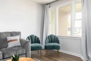 Bustling Birmingham Bungalow - Image 4