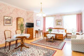 Schlosshotel Rosenau - Image 4