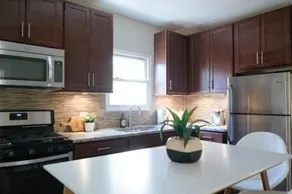 Stylish & Modern 3bed 1Bath 20 min to Downtown - Image 2