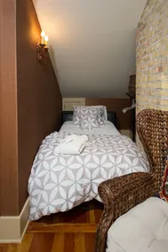 Kara's Kottages @ N Clarendon St - Image 4