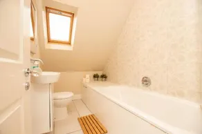 Waterside Self-Catering Serviced Rooms Apartments and Cottages - Image 5