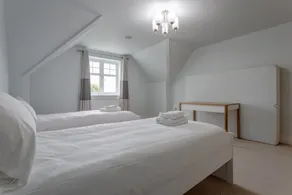 3 Bedroom Home In The Heart Of Wimbledon - Image 3