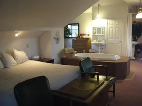 Harbor Haus Inn & Suites - Image 4
