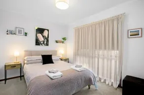 Cosy Cottage 2BR, NETFLIX, Private Garden Terrace - Image 4