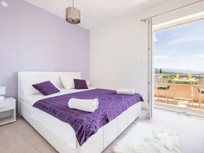 Apartment With Balcony and View - Image 3