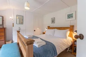 Adorable 2 Bed River Garden Cottage With Moorings & Fishing - Image 3