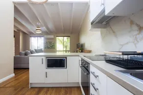 Lovely 1BR in Beachy Scarborough - Image 3