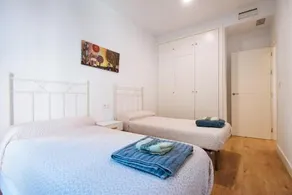 Apartamento estelar con piscina y garaje nervión - Image 4