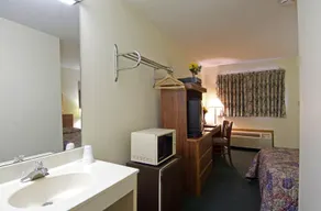 Economy Inn Express By Magnuson Worldwide - Image 3