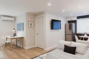 Modern, Luxurious Apartment near Downtown Ottawa - Image 5