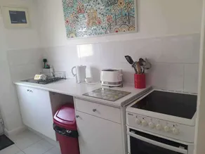 1-bed Seaside Retreat - Sleeps 2, Parking & Garden - Image 2