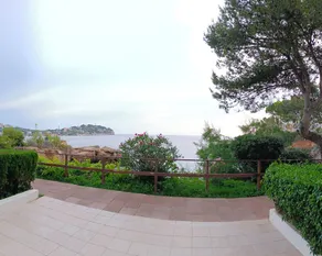 Stunning sea View and Waterfront Apartment - Image 4