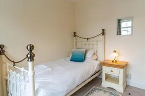 Hillview House - Image 5