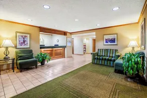 Norwood Inn and Suites Detroit - Image 4