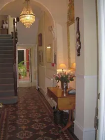 Cranleigh Hotel - Image 2
