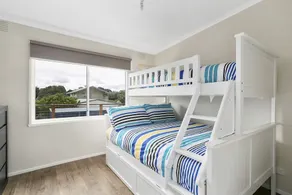 Upstairs Cottage On Beachurst - Image 2