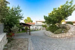 Rafkos Hill Mansion - Image 2