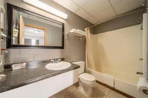 Sleep ees Inn - Image 4