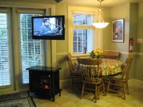 Point Grey Guest House - Image 4
