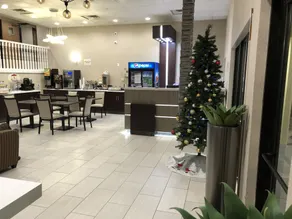 Super 8 by Wyndham Omaha SW - Image 3