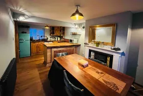 3br-fireplace-hottub-garden-parking - Image 2