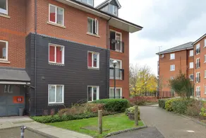 Ravens House Sapphire Apartments - Image 2
