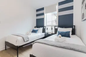 Elegant Suite—Near Kensington Market, Sleeps 8 - Image 2
