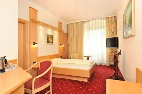 Hotel Goldener Brunnen - Image 2