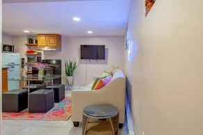 2 br City Retreat Peace Privacy Parking - Image 4