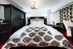 Hotel Blue Night - Image 5