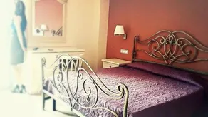 Oasis Hotel - Image 2