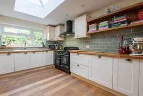 Beautiful 4-bed House in Monmouth - Image 3