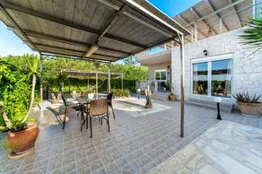 Grekodes Kera seafront villa - Image 5